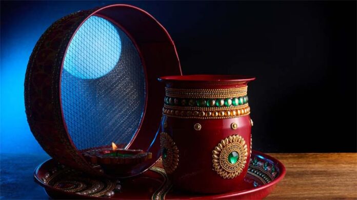 Karva Chauth Vrat: इन चीजों के बिना अधूरा है करवा चौथ व्रत