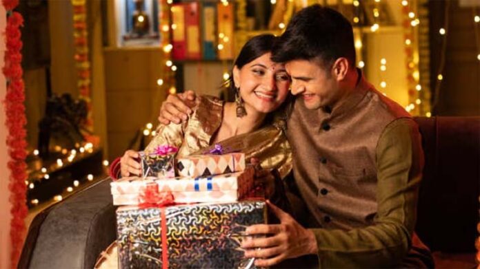 Karwa Chauth Upaay: करवा चौथ से पहले पति-पत्नी बेडरूम में करें ये बदलाव