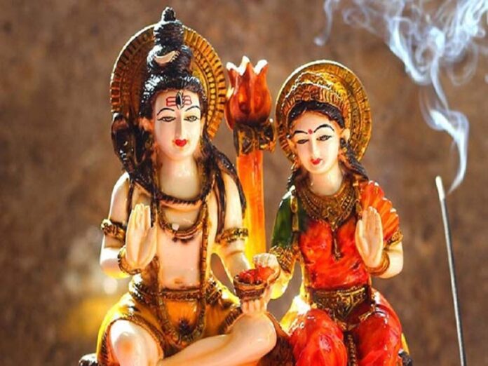 Maa Parvati Name Jaap: करवा चौथ व्रत के दिन मां पार्वती के इन नामों का करें जाप