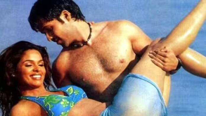 Mallika Sherawat Bold Scenes: मर्डर’ फिल्म ने बढ़ाई हार्टबीट्स! मल्लिका शेरावत की बोल्डनेस से पसीने-पसीने हुए फैंस Mallika Sherawat Bold Scenes: मर्डर’ फिल्म ने बढ़ाई हार्टबीट्स! मल्लिका शेरावत की बोल्डनेस से पसीने-पसीने हुए फैंस