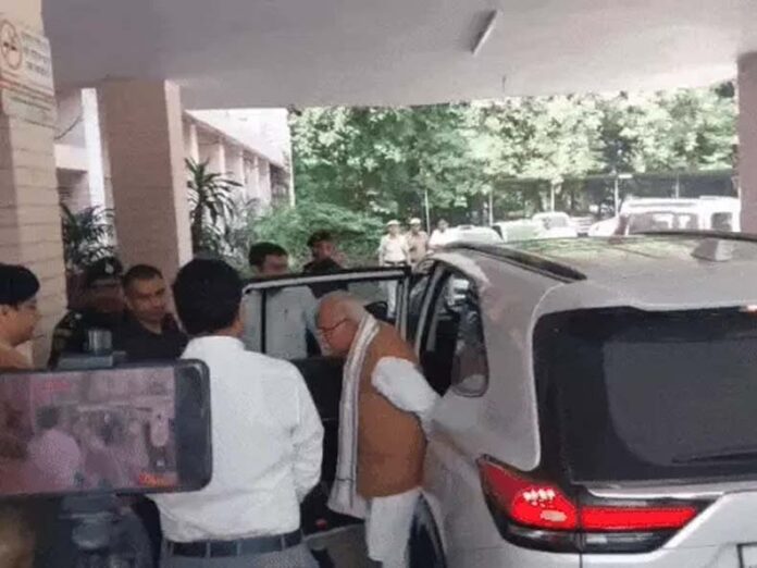 ASI Sandeep Lather Suicide Case: एएसआई संदीप के शव का पोस्टमार्टम शुरू, केंद्रीय मंत्री मनोहर लाल खट्टर पहुंचे पीजीआई ASI Sandeep Lather Suicide Case: एएसआई संदीप के शव का पोस्टमार्टम शुरू, केंद्रीय मंत्री मनोहर लाल खट्टर पहुंचे पीजीआई