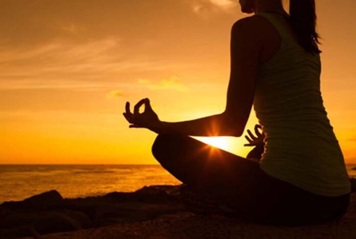 Mantra Jaap: इन मंत्रों के साथ करें सुबह की शुरुआत Mantra Jaap: इन मंत्रों के साथ करें सुबह की शुरुआत