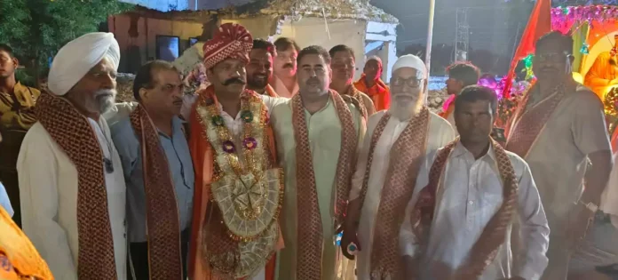 Muslim community welcomed the Valmiki Shobha Yatra.