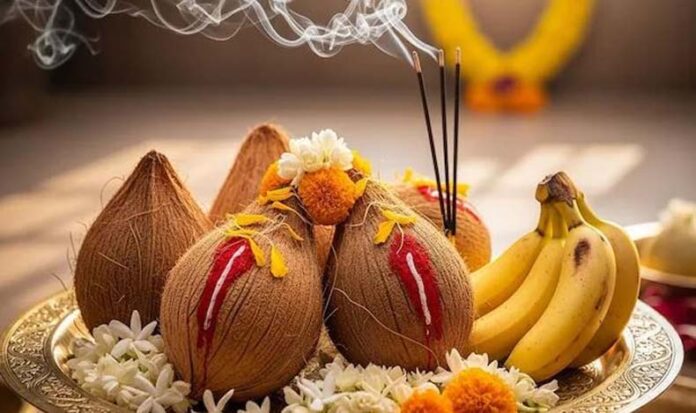 Naariyal And Kela Importance: क्यों नारियल और केला मंदिर में चढ़ाए जाते हैं, जानें 2 बड़ी वजहें