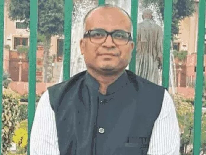 Navneet Chaturvedi: राज्यसभा नामांकन पत्रों पर जाली हस्ताक्षर करने का आरोप, लुधियाना में नवनीत चतुर्वेदी पर केस दर्ज Navneet Chaturvedi: राज्यसभा नामांकन पत्रों पर जाली हस्ताक्षर करने का आरोप, लुधियाना में नवनीत चतुर्वेदी पर केस दर्ज
