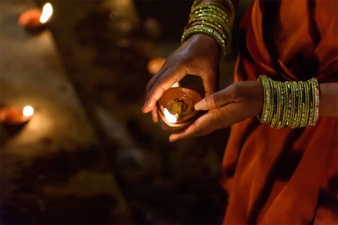 Papakunsha Ekadashi Deepak Upaay: पापांकुश एकादशी पर इन जगहों पर जलाए दीपक