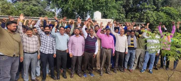 Preparations are in full swing to surround the municipal corporation office; a meeting was held at the stores in Sector 33 and Sector 29. Preparations are in full swing to surround the municipal corporation office; a meeting was held at the stores in Sector 33 and Sector 29.