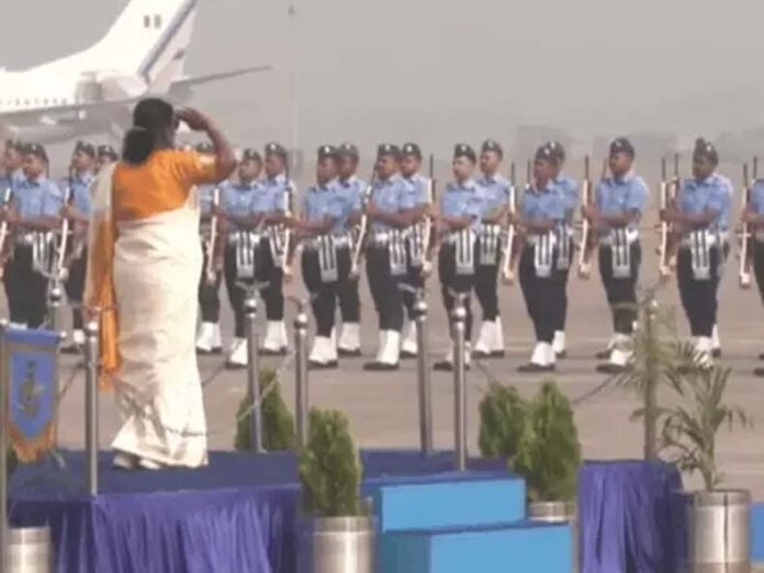 President Droupadi Murmu Visit Ambala: अंबाला पहुंची राष्ट्रपति द्रौपदी मुर्मू, राफेल में भरेंगी उड़ान President Droupadi Murmu Visit Ambala: अंबाला पहुंची राष्ट्रपति द्रौपदी मुर्मू, राफेल में भरेंगी उड़ान