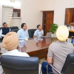 Renowned singer Satinder Sartaaj met with Haryana Chief Minister Nayab Saini, and his song 'Hind Di Chadar' touched everyone's hearts.