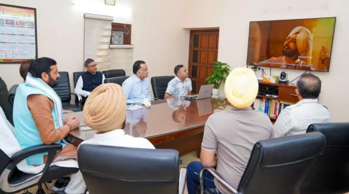 Renowned singer Satinder Sartaaj met with Haryana Chief Minister Nayab Saini, and his song 'Hind Di Chadar' touched everyone's hearts. Renowned singer Satinder Sartaaj met with Haryana Chief Minister Nayab Saini, and his song 'Hind Di Chadar' touched everyone's hearts.