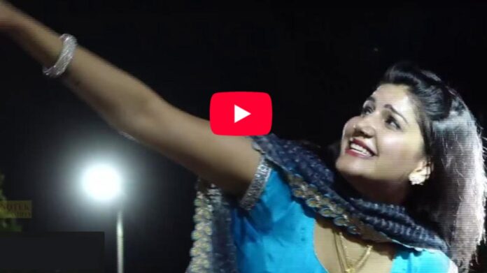 Sapna Choudhary Dance : नीले सूट में सपना चौधरी ने मचाया कहर, ‘बोल तेरे मीठे मीठे’ पर लगाए ऐसे ठुमके कि नोटों की हो गई बरसात