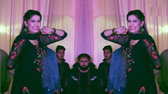 Sapna Choudhary Dance: सपना चौधरी ने ‘सूट फिटिंग का काला’ पर लगाया ऐसा ठुमका कि फैंस बोले – आग लगा दी छोरी ने स्टेज पर Sapna Choudhary Dance: सपना चौधरी ने ‘सूट फिटिंग का काला’ पर लगाया ऐसा ठुमका कि फैंस बोले – आग लगा दी छोरी ने स्टेज पर