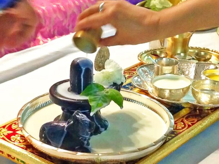 Sharad Purnima Shiv Puja: शरद पूर्णिमा के दिन भगवान शिव को अर्पित करें ये चीजें