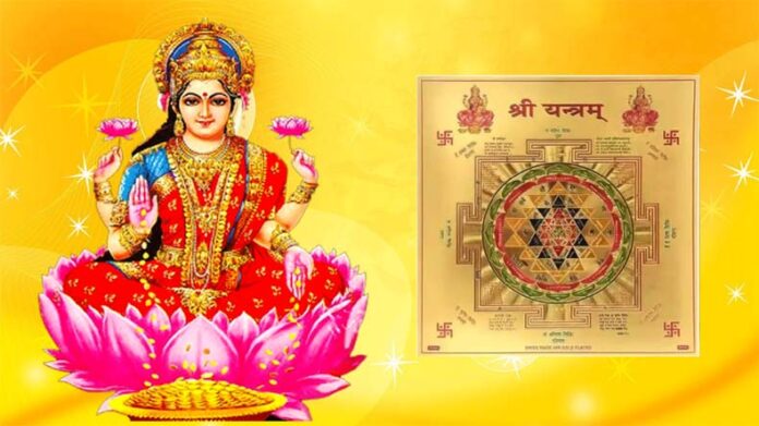 Shriyantra: जानिए घर में श्रीयंत्र स्थापित करने की विधि Shriyantra: जानिए घर में श्रीयंत्र स्थापित करने की विधि