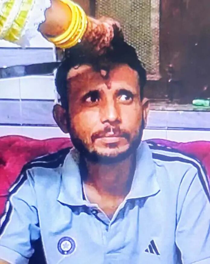 Sonipat Suicide Case: सोनीपत में मानसिक रूप से परेशान युवक ने ग्राइंडर से खुद की गर्दन काटी, सुसाइड नोट में लिखा- भाई की गोली मारकर हत्या, बदमाश 300 करोड़ लेकर फरार