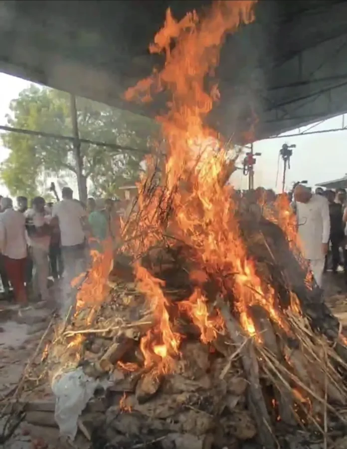 The body of the ASI was cremated; his ten-year-old son lit the funeral pyre.