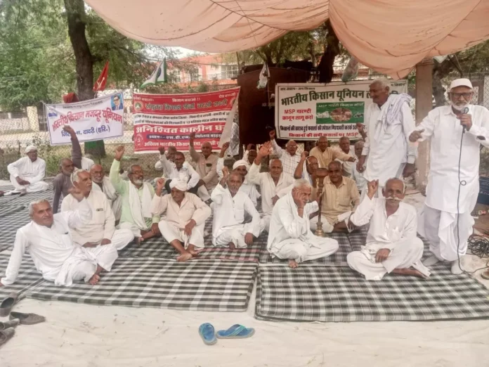 The farmers' organizations' protest over outstanding compensation continued for the 107th day. The farmers' organizations' protest over outstanding compensation continued for the 107th day.