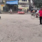The municipal officials' claims have proven false; despite promising to repair the road before Navratri, it remains in the same poor condition.