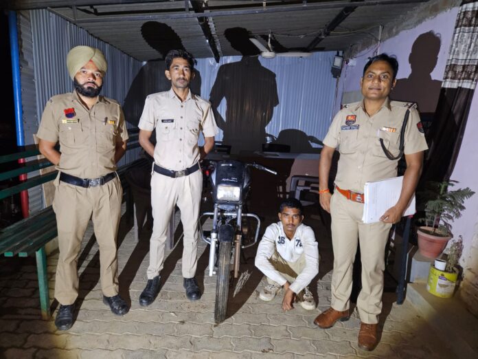 Naraingarh News : चोरी का आरोपी जेल भेजा, बिना नंबर की बाइक बरामद