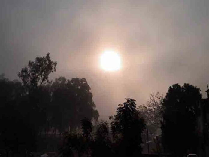 Haryana Weather Update: हरियाणा में ठंड ने दी दस्तक, 18 डिग्री से नीचे आया 5 शहरों का तापमान