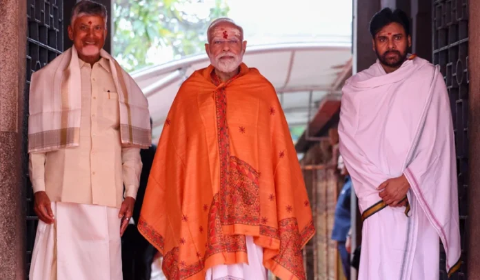 Andhra Pradesh: प्रधानमंत्री नरेंद्र मोदी ने आंध्र प्रदेश में श्री भ्रमरम्बा मल्लिकार्जुन स्वामी वरला देवस्थानम में की पूजा-अर्चना Andhra Pradesh