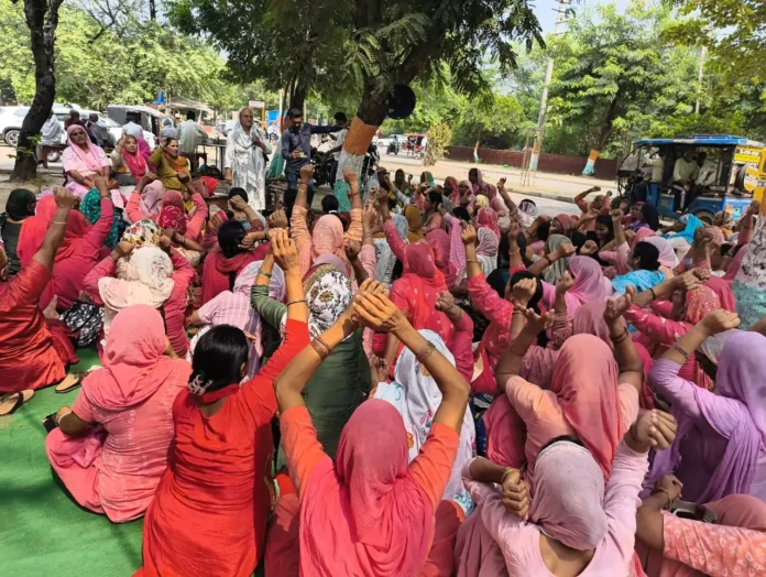Jind News : आंगनबाड़ी वर्कर एंड हैल्पर यूनियन ने मांगों को लेकर प्रदर्शन किया
