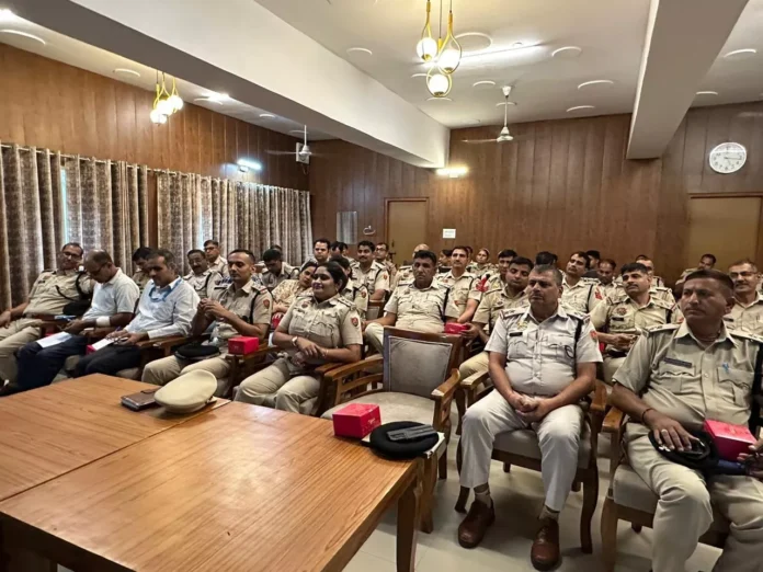 Faridabad News : विश्व निवेशक सप्ताह पर फरीदाबाद पुलिस द्वारा निवेश जागरूकता कार्यक्रम का आयोजन