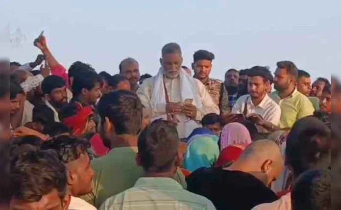 Bihar Elections: बाढ़ पीड़ितों में पैसा बांटने पर पप्पू यादव के खिलाफ एफआईआर Bihar Elections: बाढ़ पीड़ितों में पैसा बांटने पर पप्पू यादव के खिलाफ एफआईआर