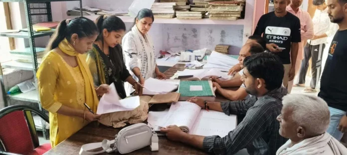 Jind News : राजस्व विभाग के पटवारियों तथा कानूनगो ने काली पट्टी बांध किया कार्य  
