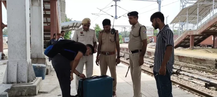 Bihar Election : रेलवे ने बिहार जाने वाली ट्रेनों में गश्त बढ़ाने के जारी किए निर्देश