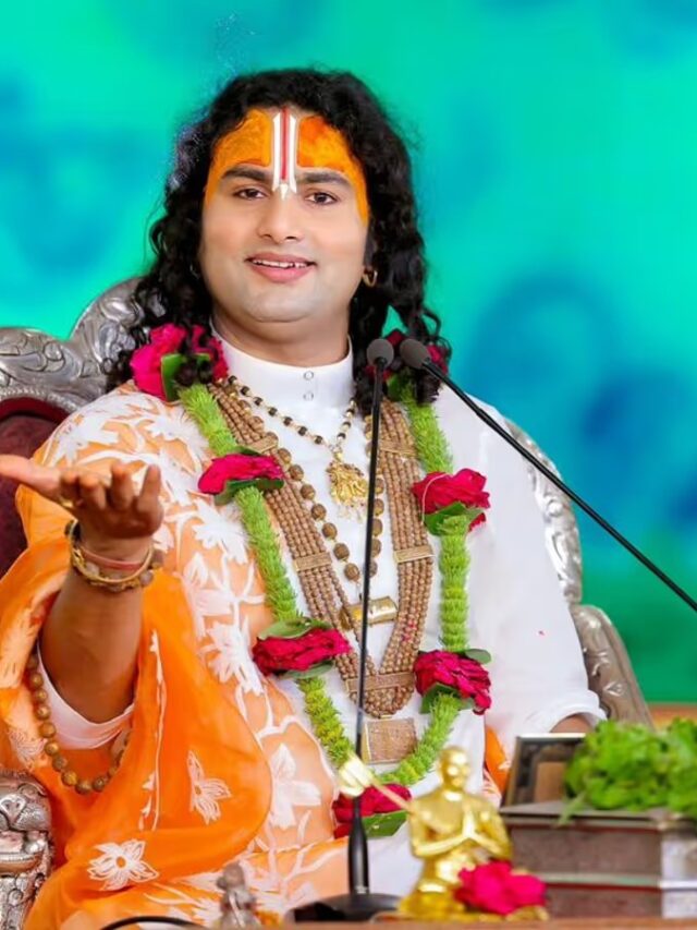 Aniruddhacharya Ji Maharaj Net Worth: कथावाचक अनिरुद्धाचार्य की एक दिन की कमाई जानकर उड़ जाएंगे होश