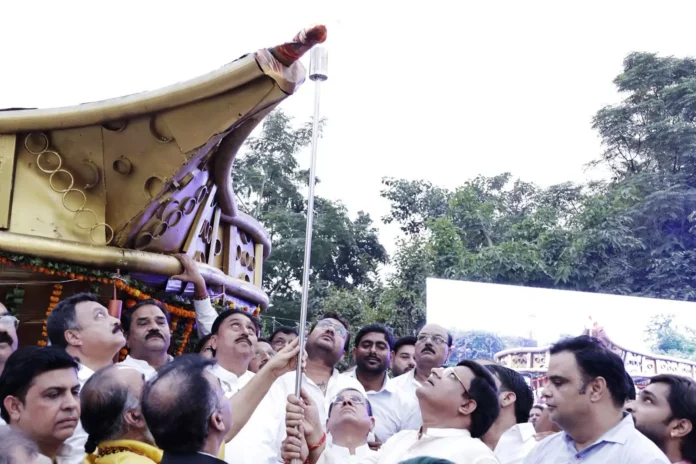 Faridabad News : फरीदाबाद में 15 फीट ऊँचे आशादीप का प्रज्ज्वलन प्रकाश एकता और आशा का संदेश लेकर जगमगाया दीपोत्सव