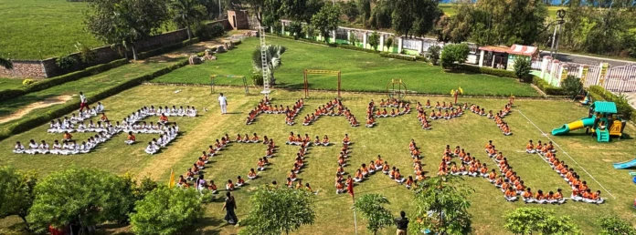 Bhiwani News : लिटिल हार्टस ग्रुप ऑफ स्कूल्स में मानव श्रृंखला से मनाई दीपावली व विभिन्न गतिविधियों का आयोजन