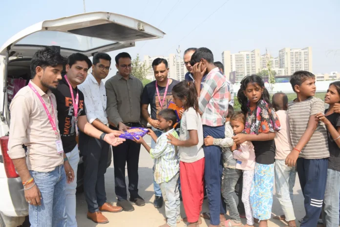 Lamp of hope : एकॉर्ड फाउंडेशन ने जरूरतमंदों के बीच जगाई उम्मीद की रोशनी