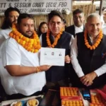 Faridabad News : कोर्ट में हर्षोल्लास के साथ हुआ एडवोकेट हरीश पाराशर का स्वागत
