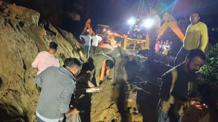 Himachal Landslide Incident Update: हादसे की मजिस्ट्रियल जांच के आदेश, बिलासपुर के झंडूता लैंडस्लाइड में गई है 15 लोगों की जान Himachal Landslide Incident Update: हादसे की मजिस्ट्रियल जांच के आदेश, बिलासपुर के झंडूता लैंडस्लाइड में गई है 15 लोगों की जान