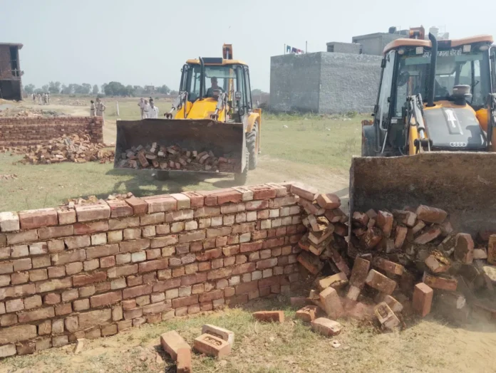 Jind News : अवैध कॉलोनियों पर कार्रवाई, 11 एकड़ भूमि पर अवैध निर्माण किए ध्वस्त