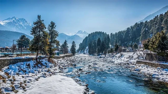 IMD Alert: केदारनाथ और बद्रीनाथ में बर्फबारी के कारण बढ़ी ठंड, उत्तर भारत के पहाड़ों में अभी और हिमपात का अनुमान IMD Alert