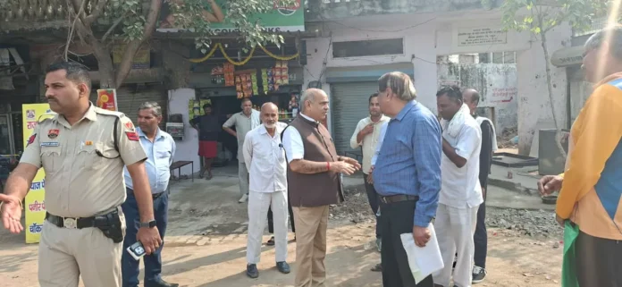 MLA and former cabinet minister Pansch Moolchand Sharma inspected the bridge under construction on Mohana Road. Faridabad News : विधायक एवं पूर्व कैबिनेट मंत्री पंश मूलचंद शर्मा ने किया मोहना रोड पर निर्माणाधीन पुल का निरीक्षण