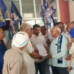 Jind News : बहुजन समाज पार्टी कार्यकर्ताओं ने लघु सचिवालय में सौंपा ज्ञापन