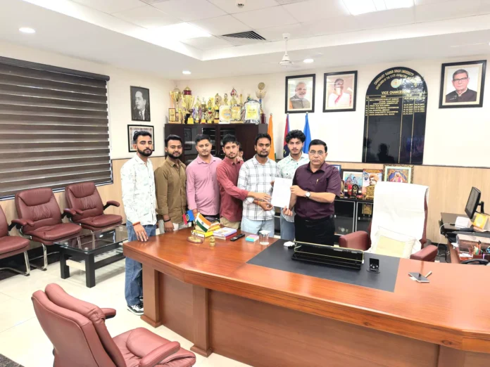 Jind News : एनएसयूआई कार्यकर्ताओं ने वीसी को सौंपा ज्ञापन