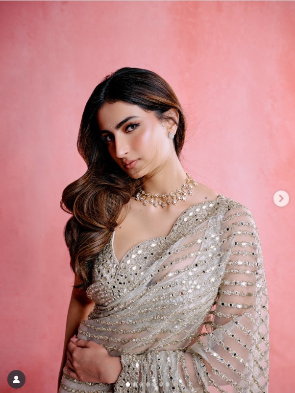 Palak Tiwari Diwali Party Look : दिवाली पर दिखना है सबसे हसीन पटाखा? पलक तिवारी के इस लुक्स को करें कैरी