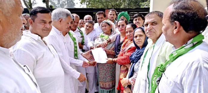Jind News : मेला मंडी नरवाना में इनेलो कार्यकर्ताओं ने किया प्रदर्शन