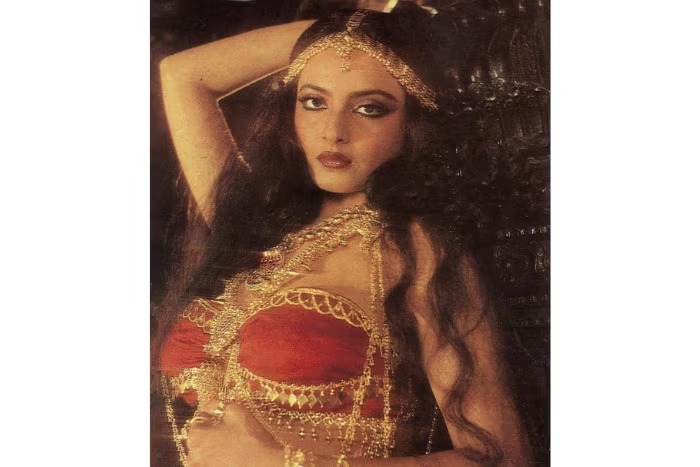 Rekha Bold Photos: जवानी में कयामत थीं रेखा! हुस्न और अदाओं से घायल कर देती थीं करोड़ों दिल