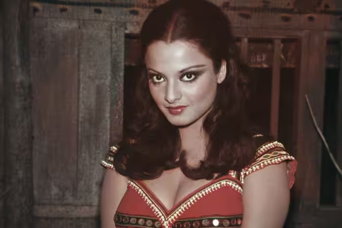 Rekha Bold Photos: जवानी में कयामत थीं रेखा! हुस्न और अदाओं से घायल कर देती थीं करोड़ों दिल