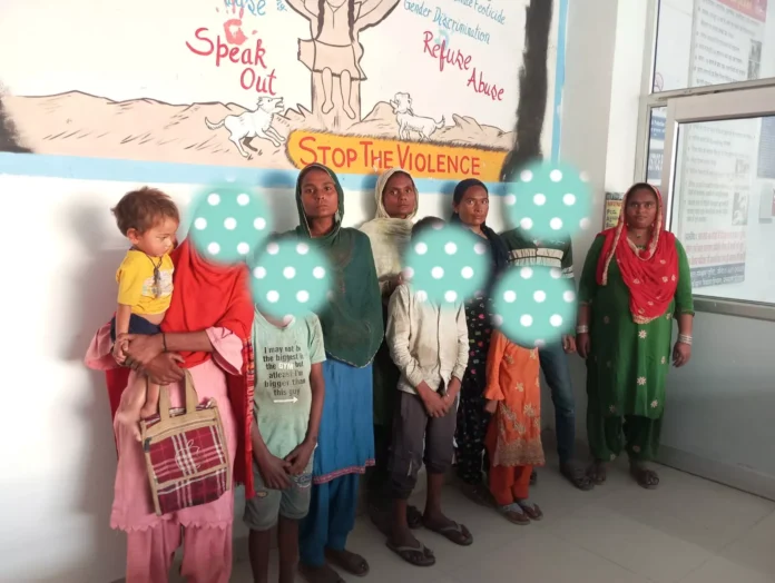 Five children who were begging in Huda Market were rescued. Jind News : हुडा मार्केट में भिक्षावृत्ति करने वाले पांच बच्चों का किया रेस्क्यू