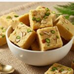 Soan Papdi: दिवाली पर सबके घर घूमने वाली ‘सोन पापड़ी’ की कहानी: जानिए कहां से आई ये रेशेदार मिठाई, भारत से या फ़ारस से?