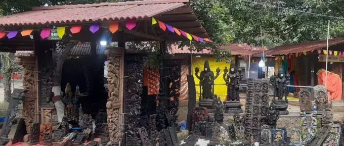 Surajkund Fair : जहां लकड़ी पर होती है गजब की नक्काशी, मूर्ति देख रहेंगे निहारते