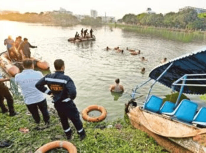 up-breaking-boat-capsizes-in-bahraich-district-8-people-feared-drowned