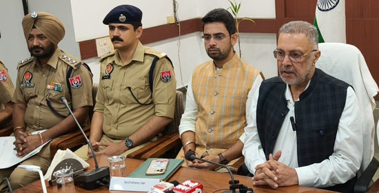 Moga Breaking News : नशा तस्करी में लिप्त कोई भी बख्शा नहीं जाएगा : स्वास्थ्य मंत्री Moga Breaking News : नशा तस्करी में लिप्त कोई भी बख्शा नहीं जाएगा : स्वास्थ्य मंत्री